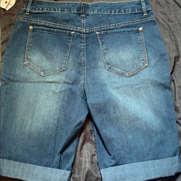 Bermuda shorts - Picture 7 of 10